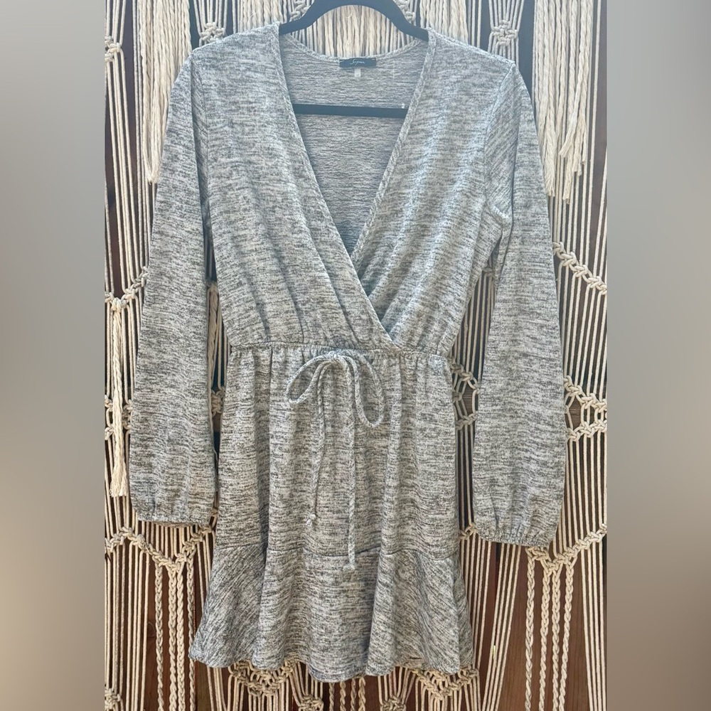 Soprano soft Gray Knit top/shirt. Never worn. Size M/L